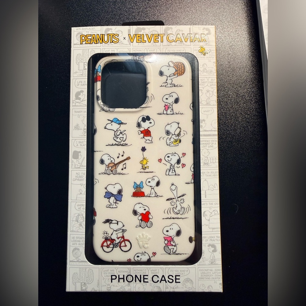 Velvet Caviar Peanuts Snoopy Pattern White Phone Case